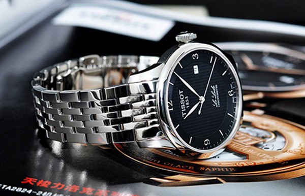 天梭力洛克真假辨别