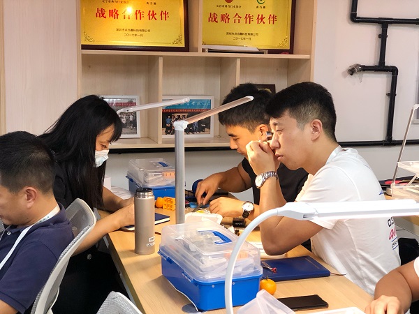 奢侈品鉴定师