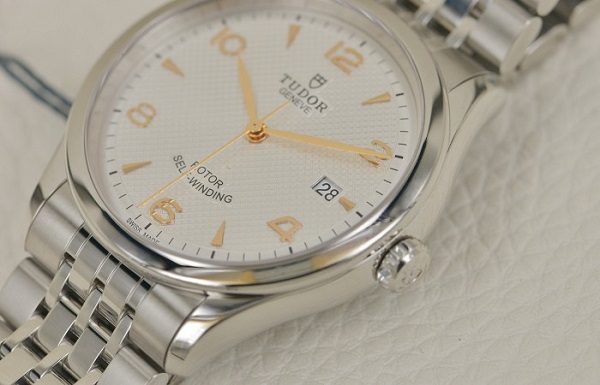 周杰伦代言手表