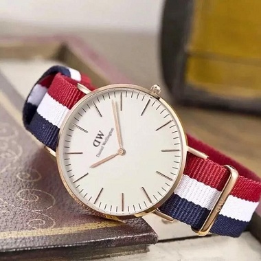 张艺兴代言dw手表